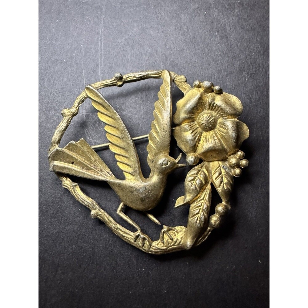 Vintage Gold Tone Swallow Bird Flower Berry Twig Wreath Brooch Pin 2.5”